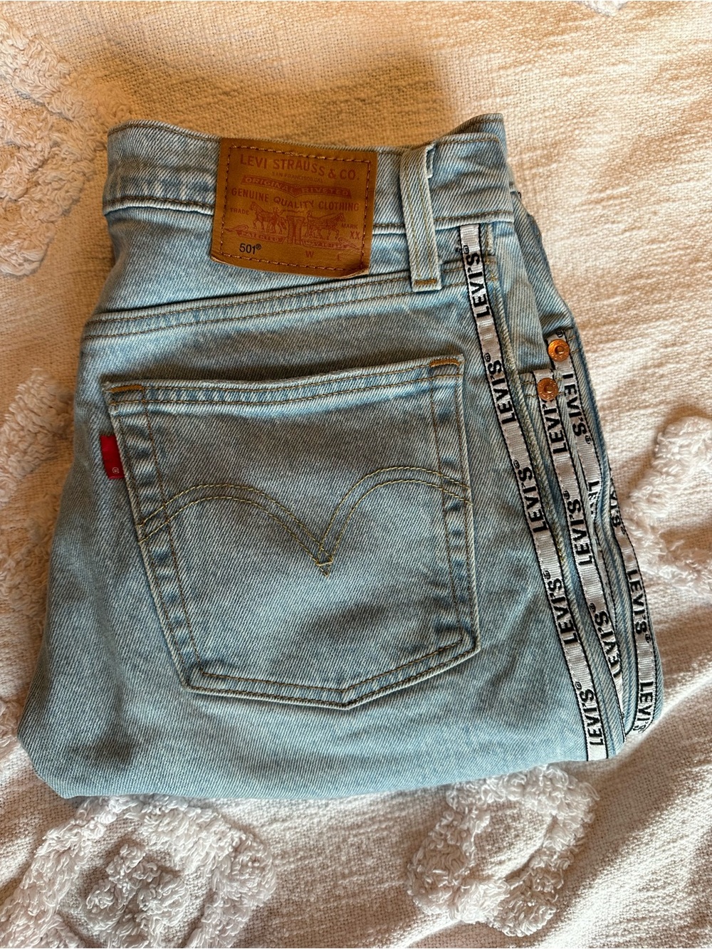 Levi’s 501 Light Wash Jeans with Logo Side Stripe W 26 L 26